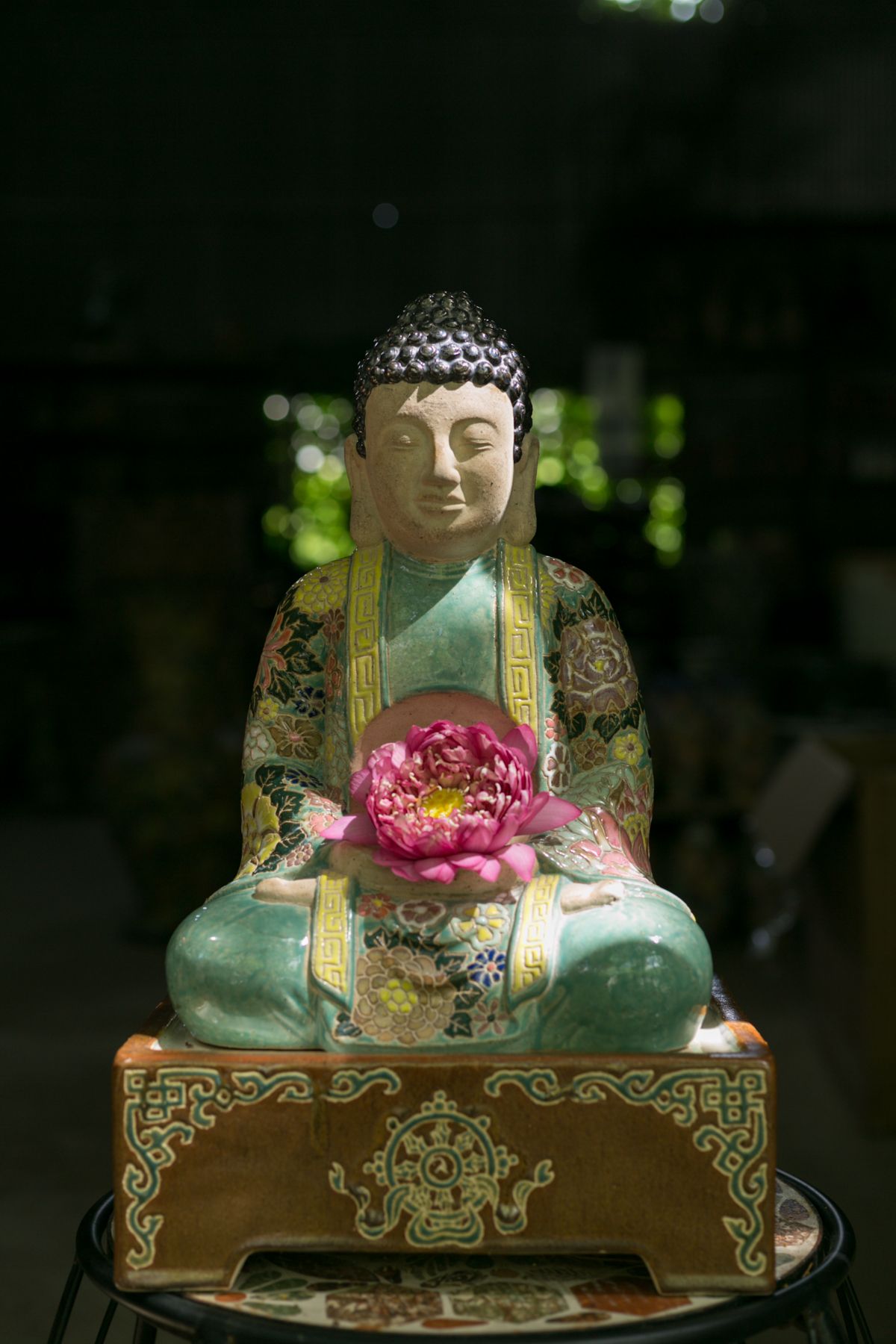  Tượng Phật khắc áo hoa, H36 x R36cm 