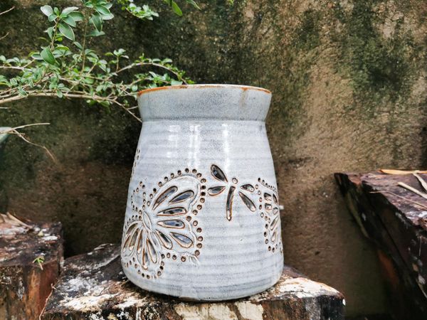  Bình chạm lọng trụ họa tiết bướm chuồn chuồn, H18 cm- 