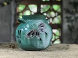  Bình gốm vuốt tay, chạm lọng họa tiết hoa bướm, có quai, H15 cm, gốm nghệ nhân Nguyễn Thị Dũng - SP000835 