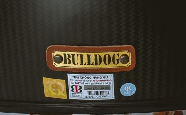 Bulldog clasico II trắng bóng