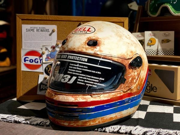 ベルヘルメットよりエディ・ローソンをイメージした限定生産
