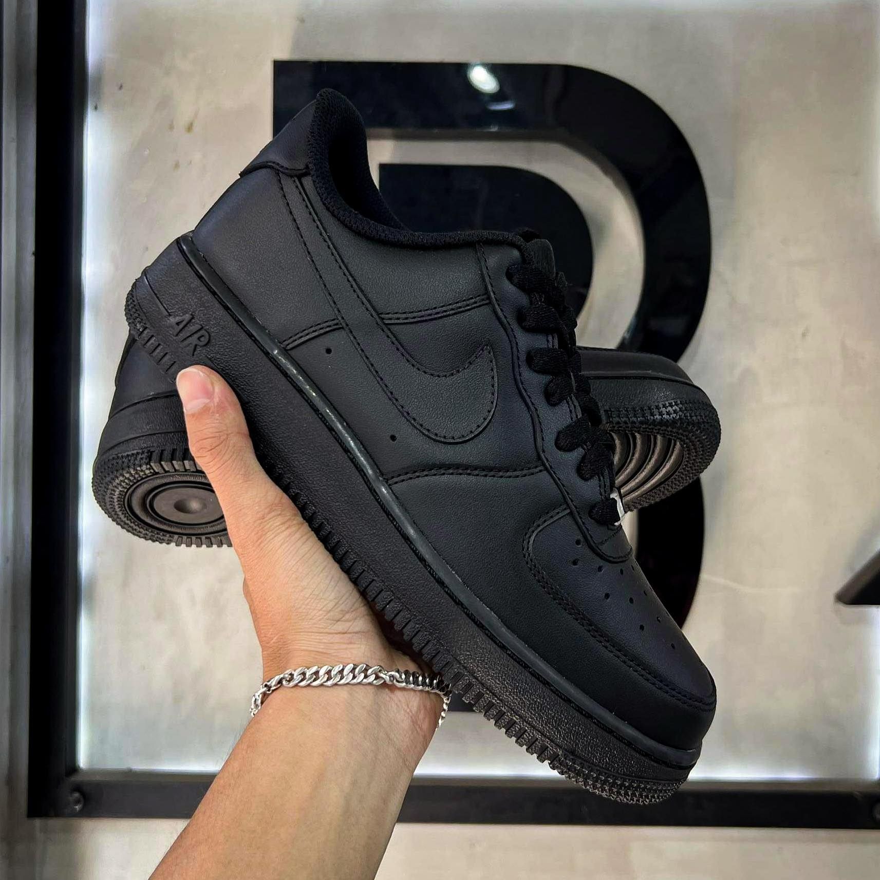  Nike Air Force 1 07 Triple Black CW2288-001 