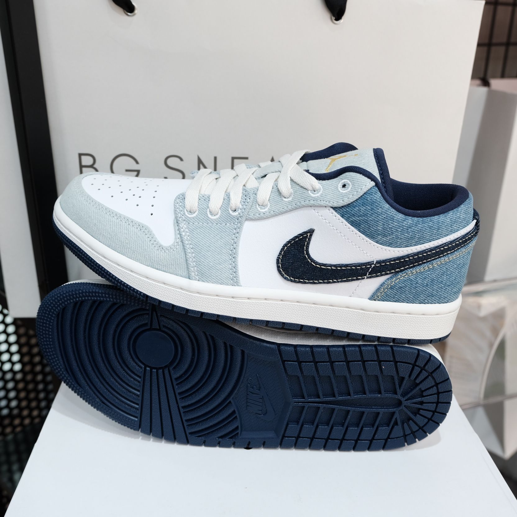  Giày Nike Air Jordan 1 Low SE Light Denim IH0648-141 