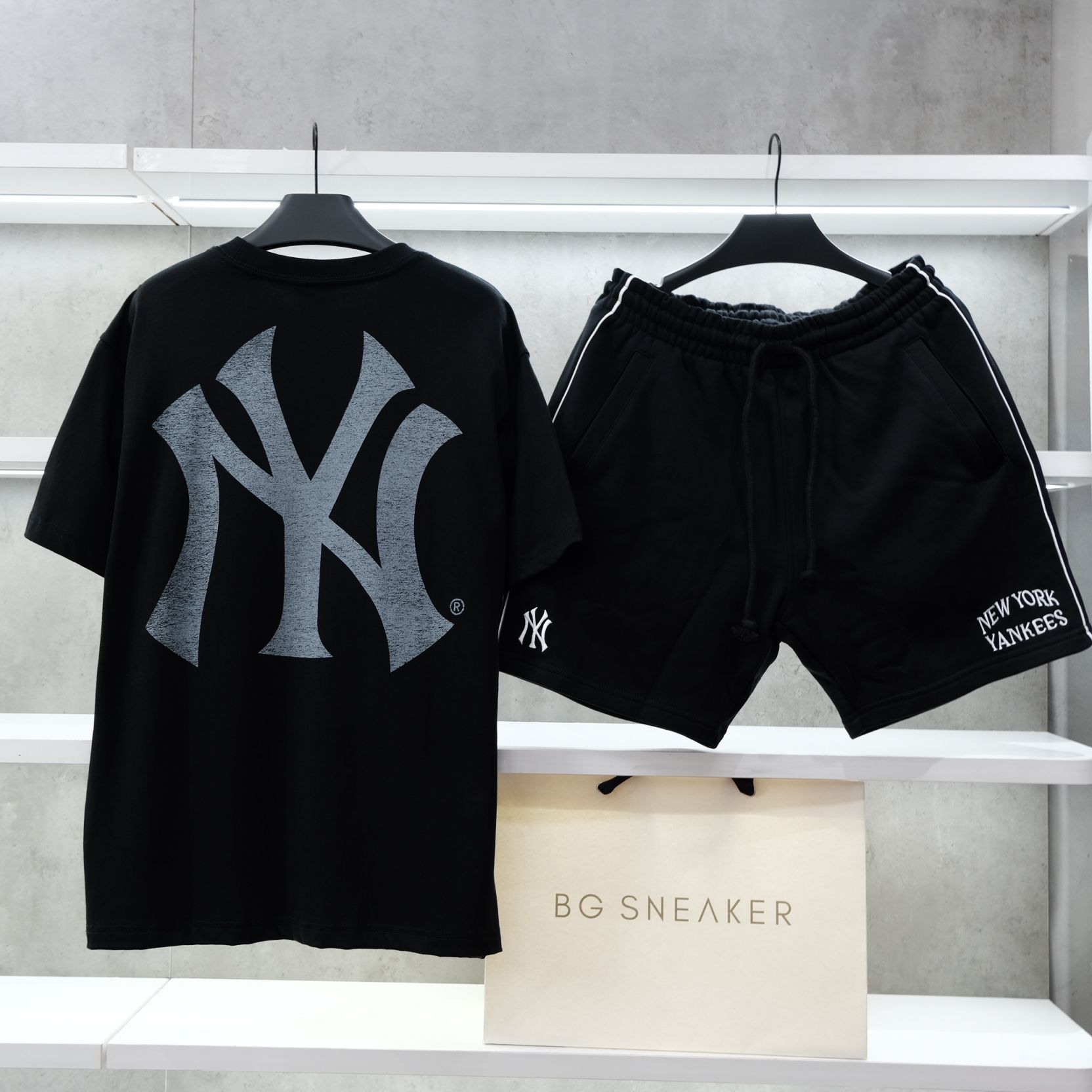  Áo thun New Era New York Yankees Oversized Logo Essential Đen 60431450 