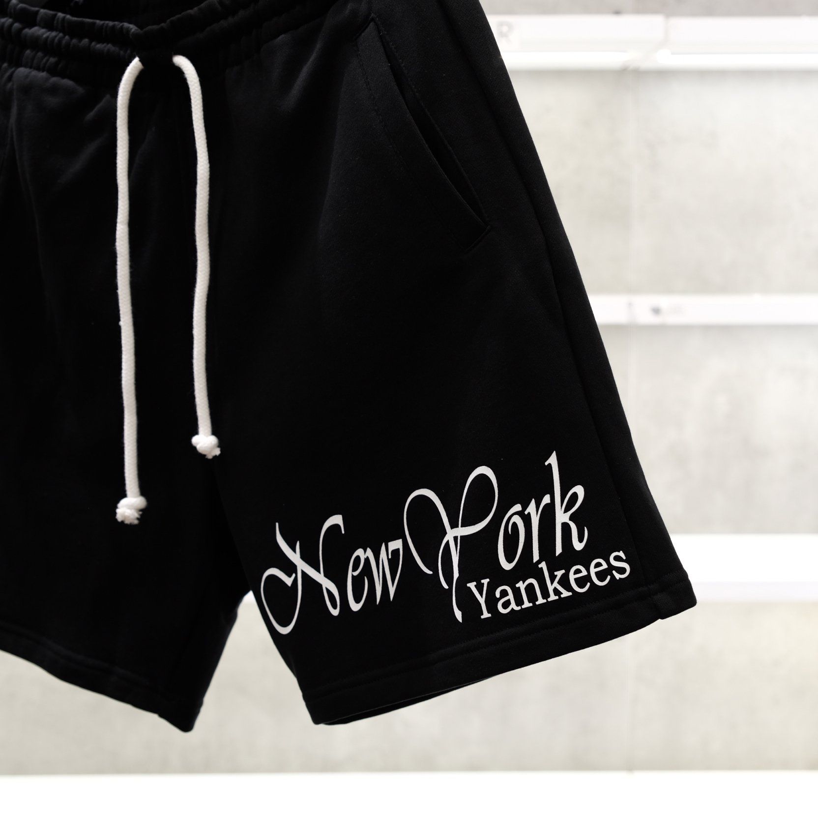  Quần Short New Era New York Yankees Big logo Black White 14778879 