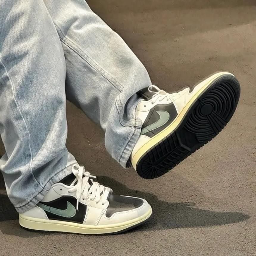  Giày NIKE AIR JORDAN 1 LOW  JADE SMOKE  DC0774-001 