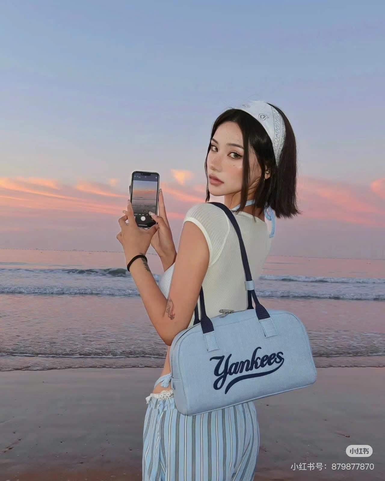 バックパック・リュック MLB Korea Varsity Cursive Denim Shoulder Bag LA DCream 3ABQL VARSITY CURSIVE DENIM SHOULDER BAG LOS ANGELES DODGERS
