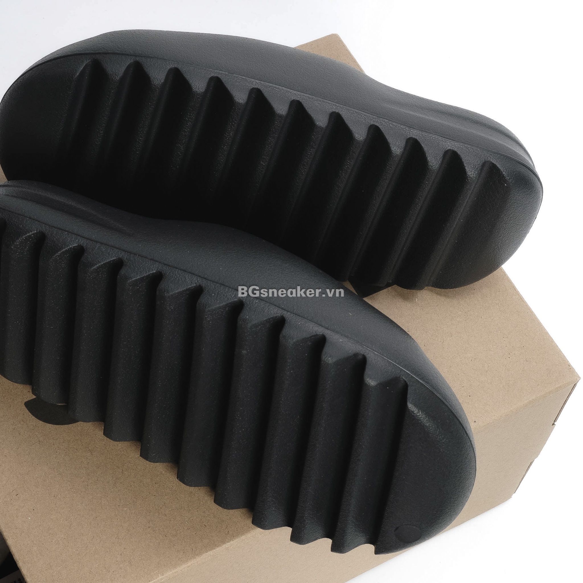  Dép Adidas Yeezy Slide Onyx HQ6448 