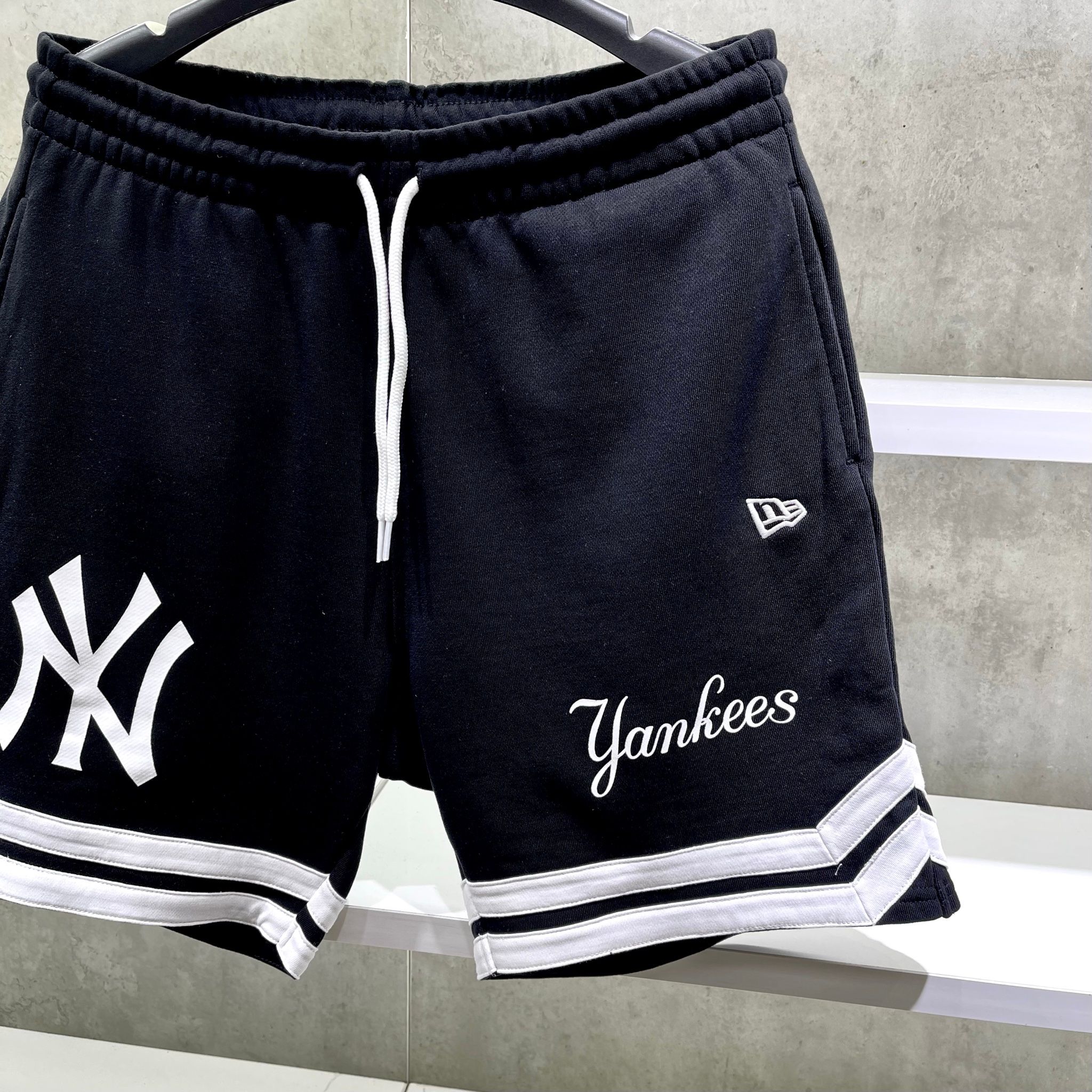  Quần Short New Era NY White Black 188887898 