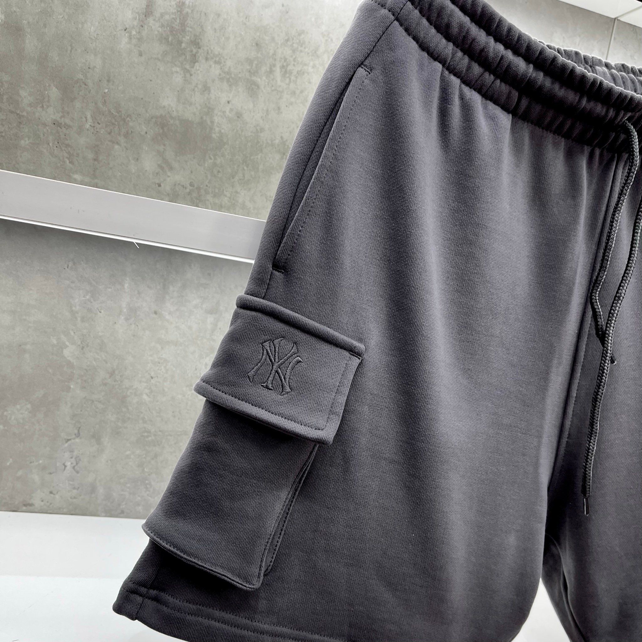  Quần Short New Era NY Grey Cargo 15557790 