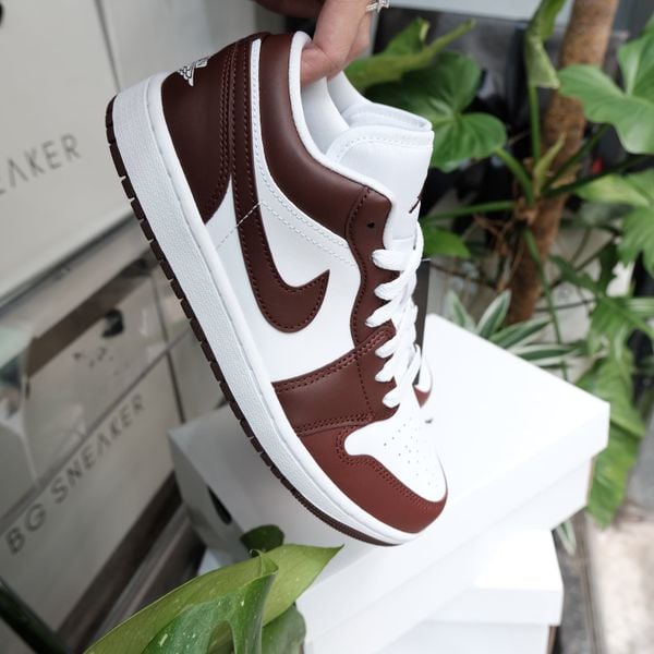  Giày Nike Air Jordan 1 Low Gets A Familiar  Team Red DC0774-116 