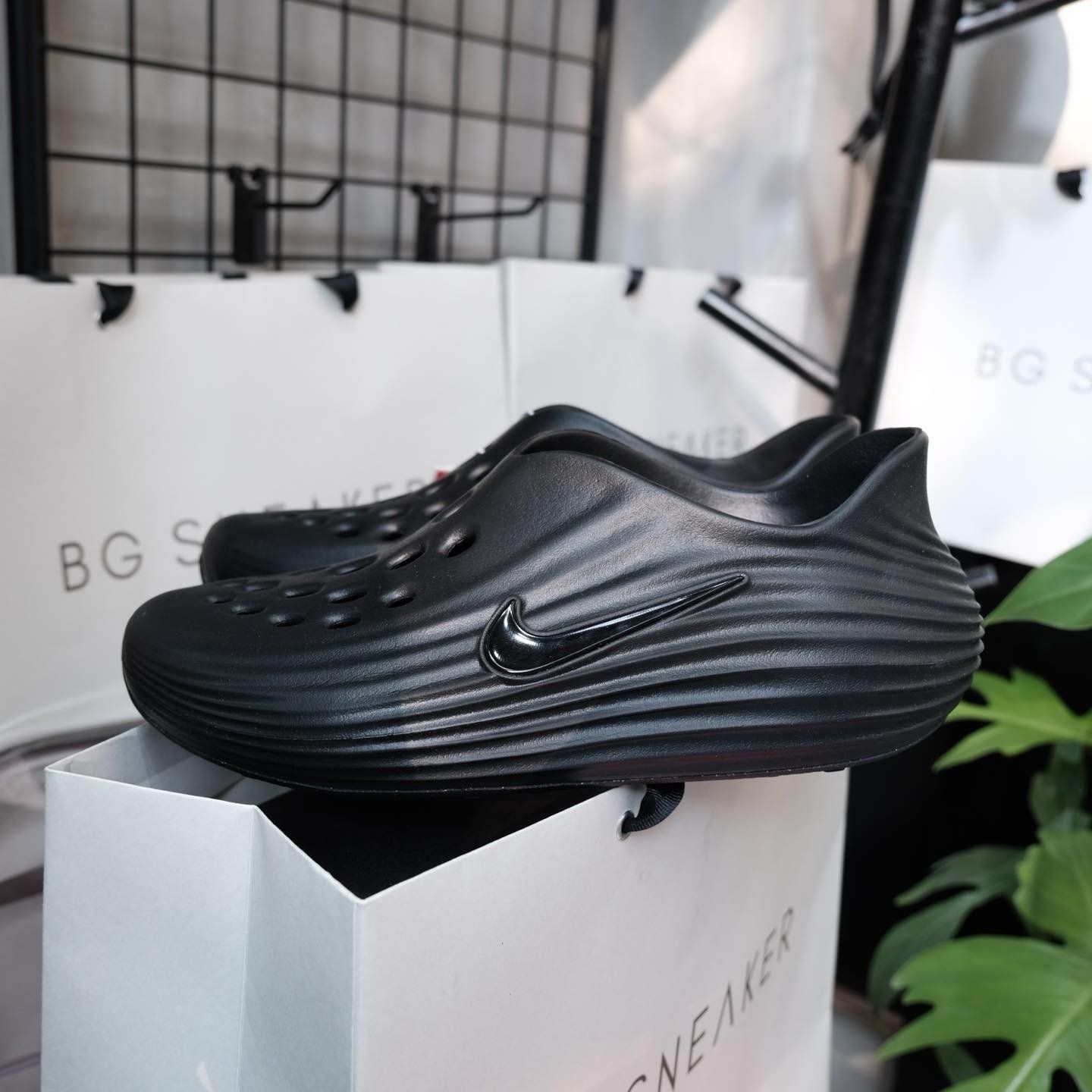  Giày Nike ReactX Rejuven 8 ‘Triple Black’ [HV5060 001] 