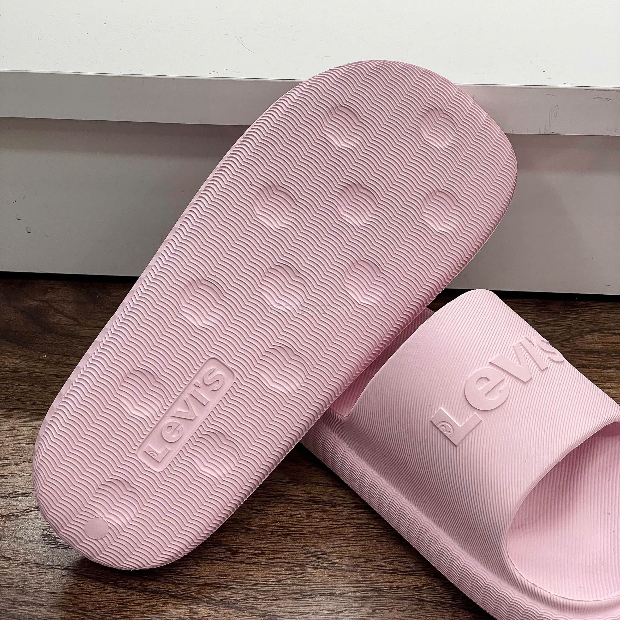  Dép Levi's June Next Foam Baby Pink 