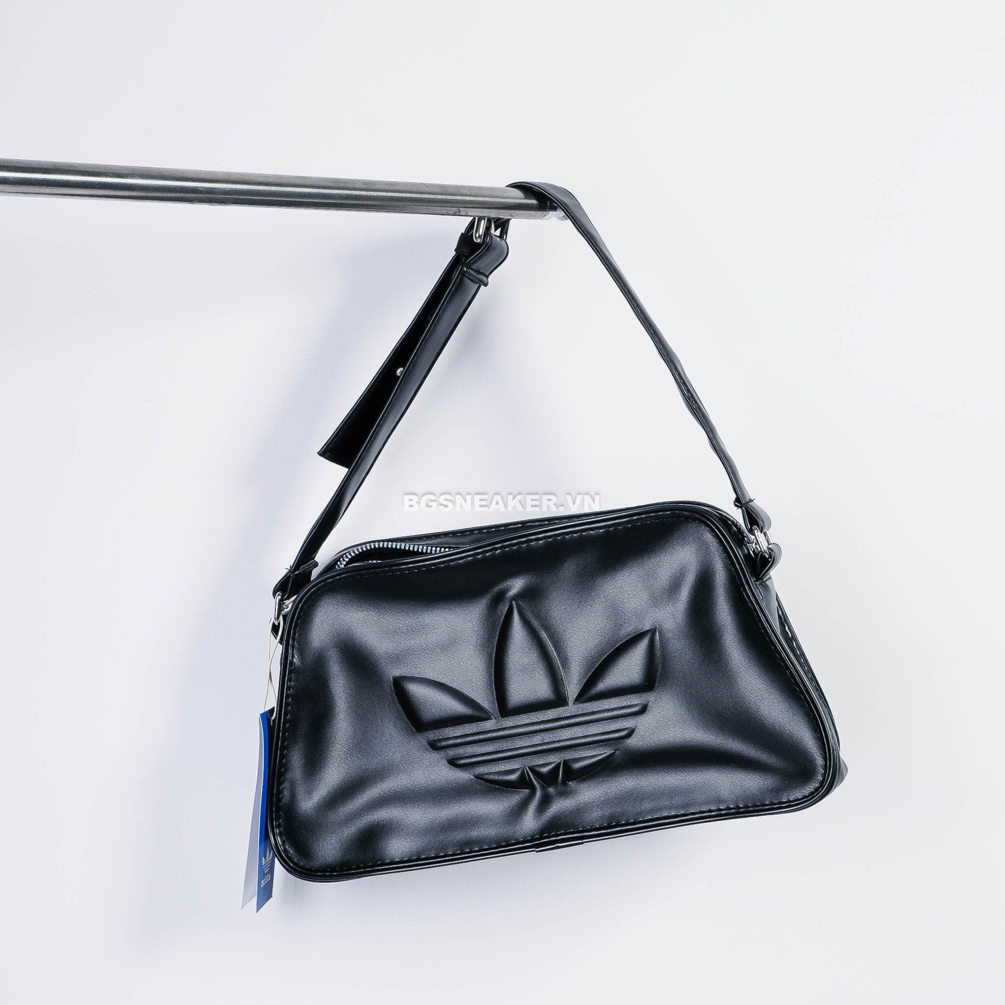  TÚI  ADIDAS ĐEO VAI BLACK LOGO bag IT7380 