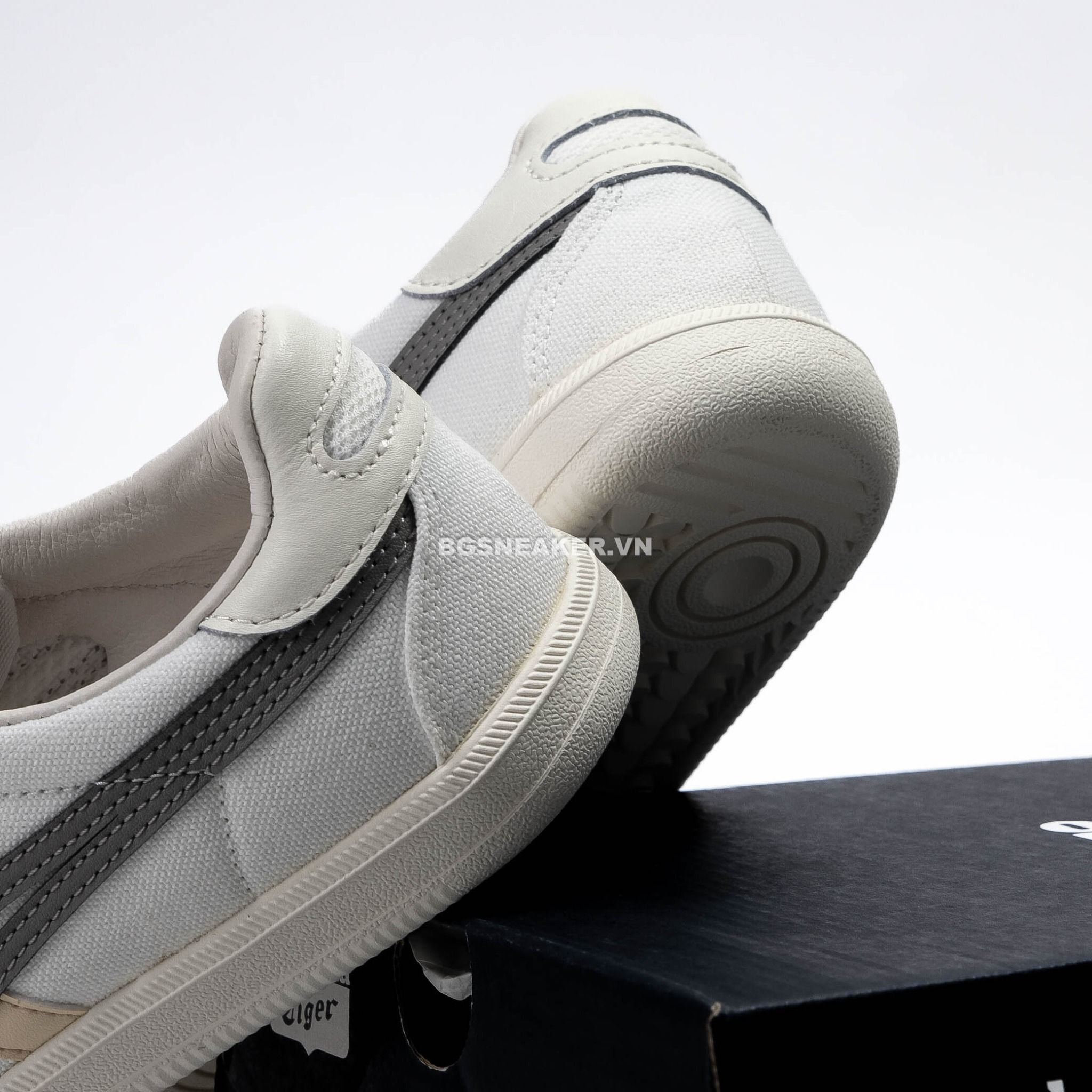  Giày Onitsuka Tiger Tokuten  White Grey 1183A862-108 