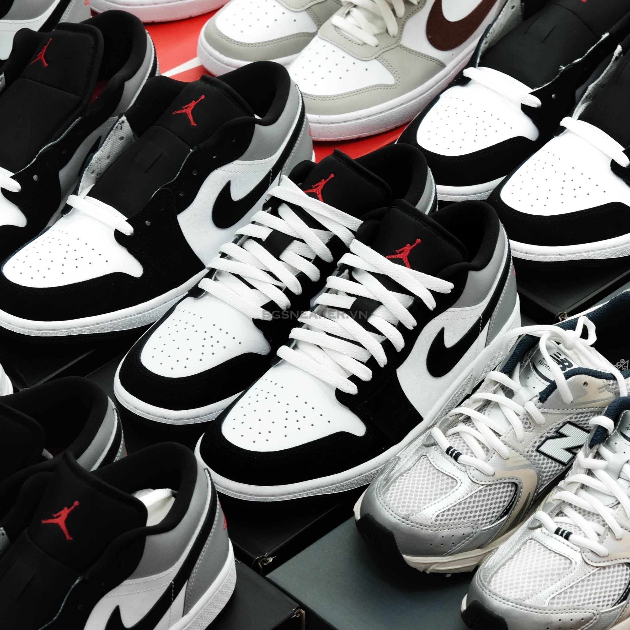  Giày Nike Jordan 1 Low SE White Fire Red Black Matte Silver HF3148-106 