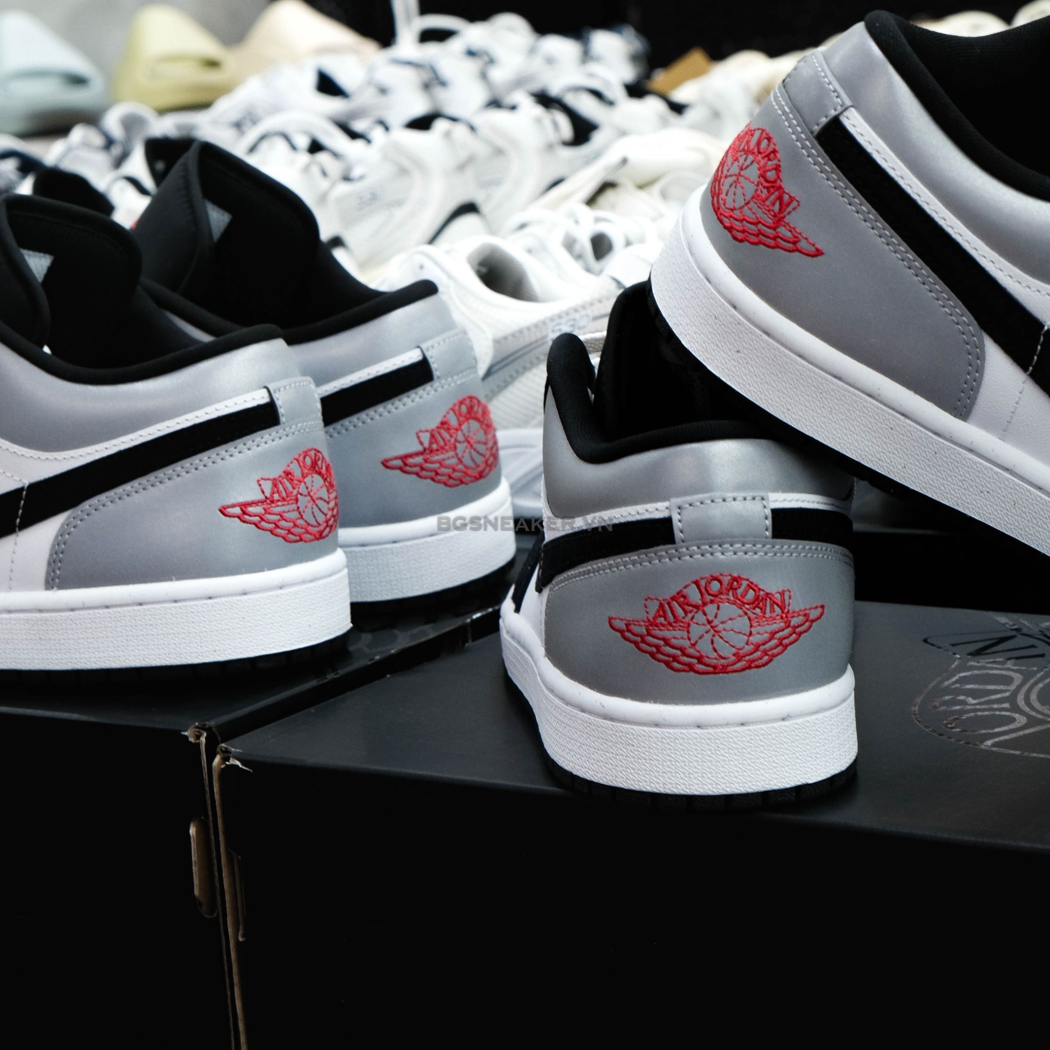  Giày Nike Jordan 1 Low SE White Fire Red Black Matte Silver HF3148-106 