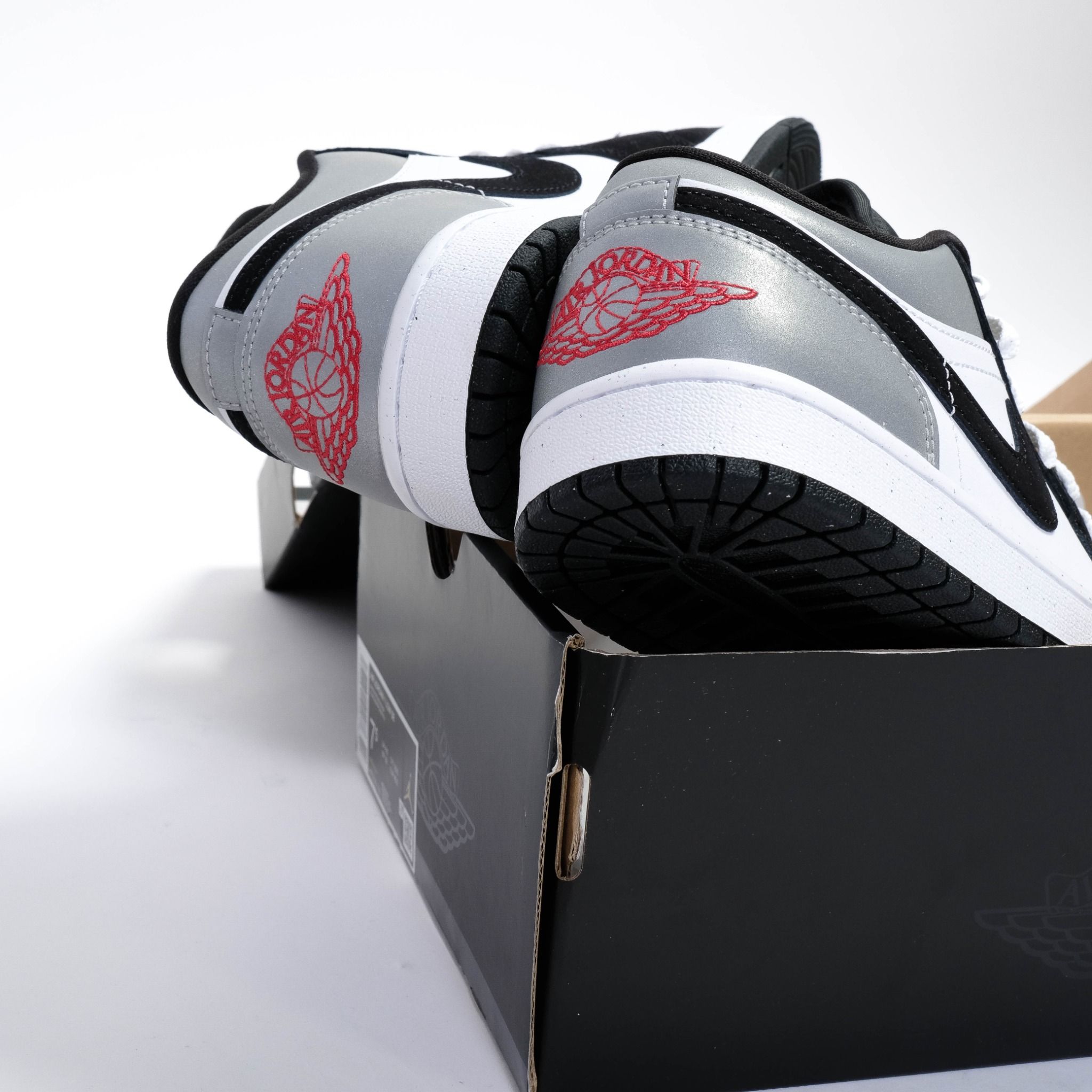  Giày Nike Jordan 1 Low SE White Fire Red Black Matte Silver HF3148-106 