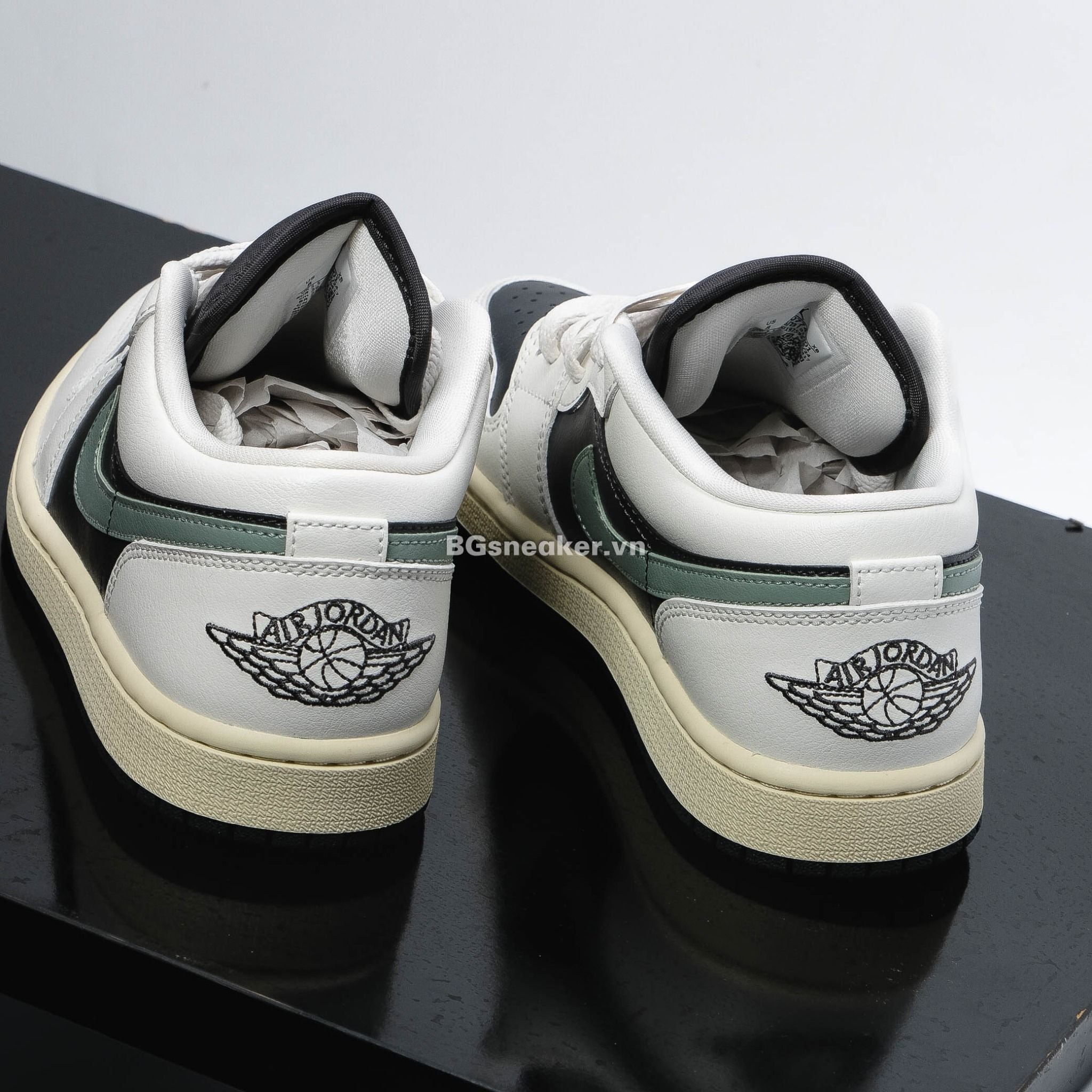  Giày NIKE AIR JORDAN 1 LOW  JADE SMOKE  DC0774-001 
