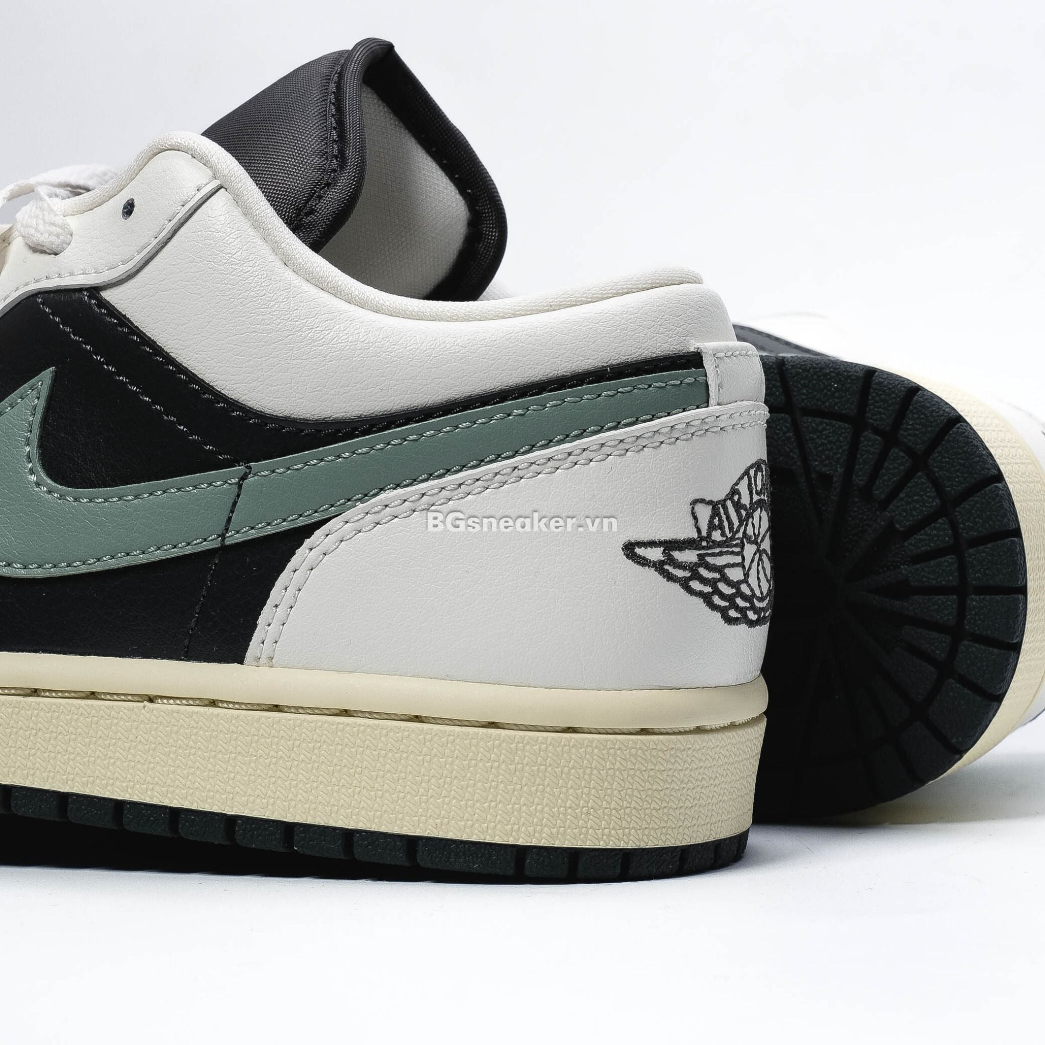  Giày NIKE AIR JORDAN 1 LOW  JADE SMOKE  DC0774-001 