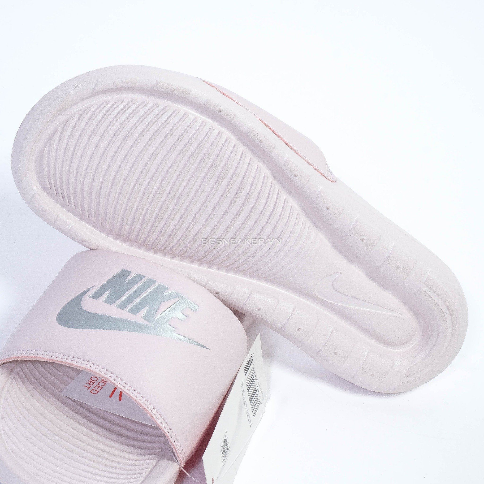  Dép Nike Victori One Slides Barely Rose Metallic Silver  CN9677 600 