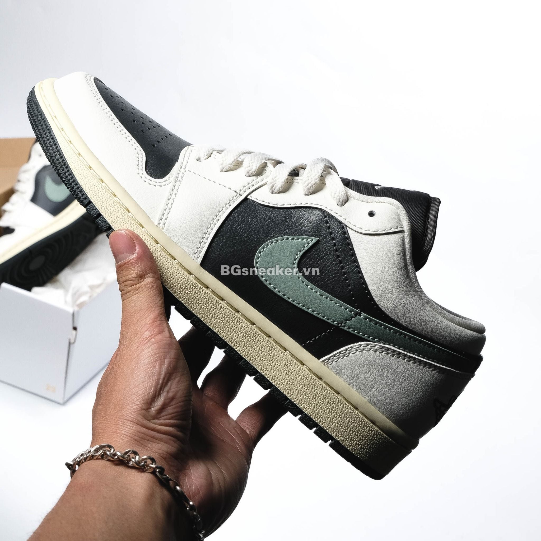  Giày NIKE AIR JORDAN 1 LOW  JADE SMOKE  DC0774-001 