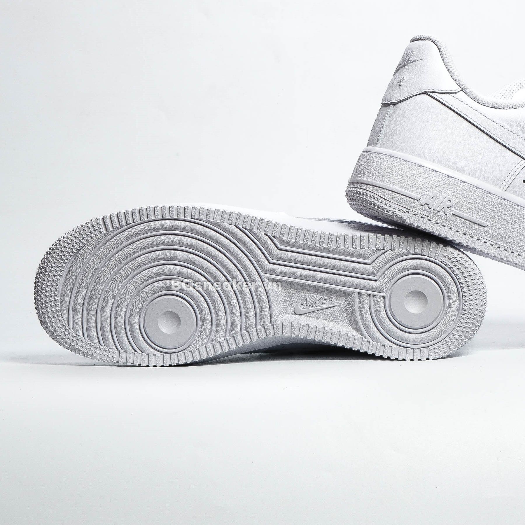  Giày Nike Air Force 1 07 Triple White CW2288-111 