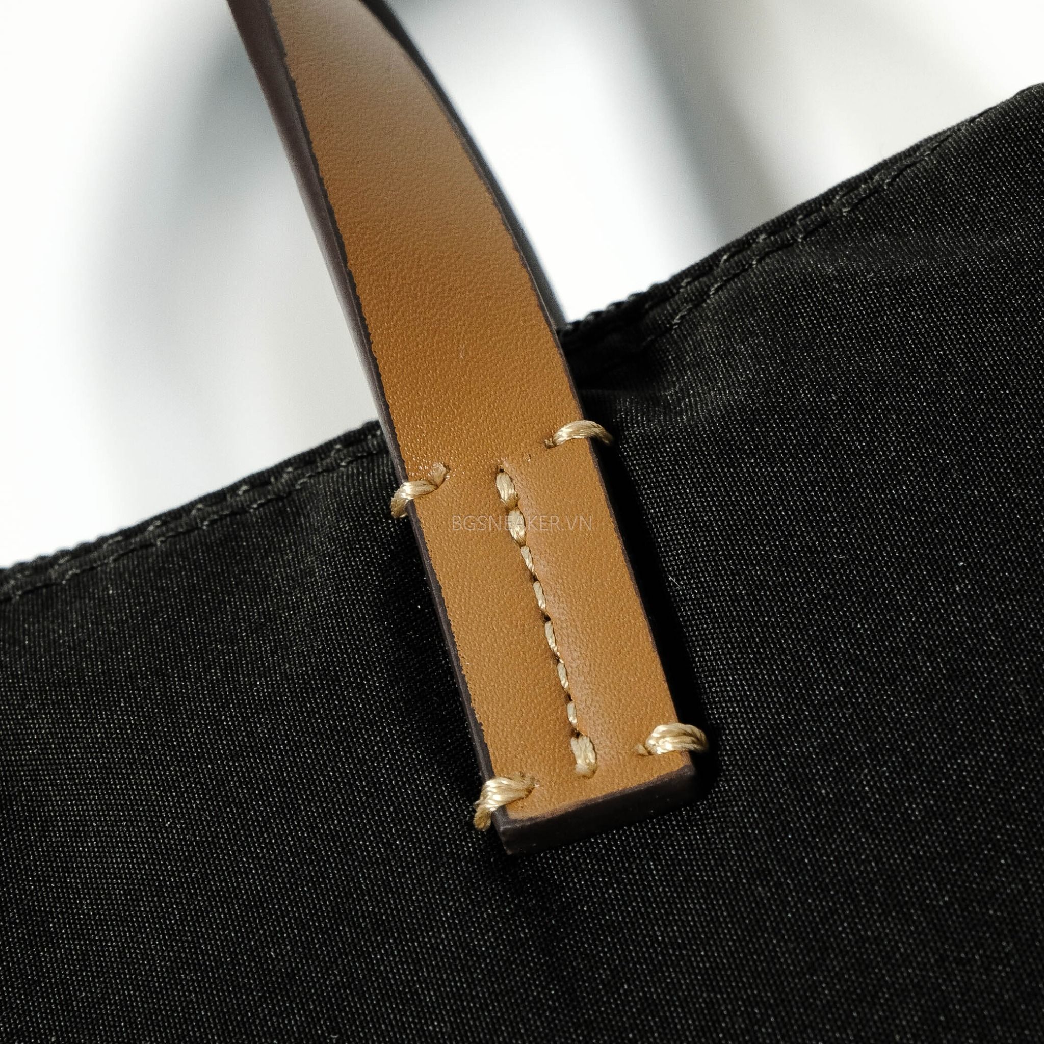  Túi WHOAU Steve 2 Way Mini Cross Bag WHBGF2313A 3 BLACK 