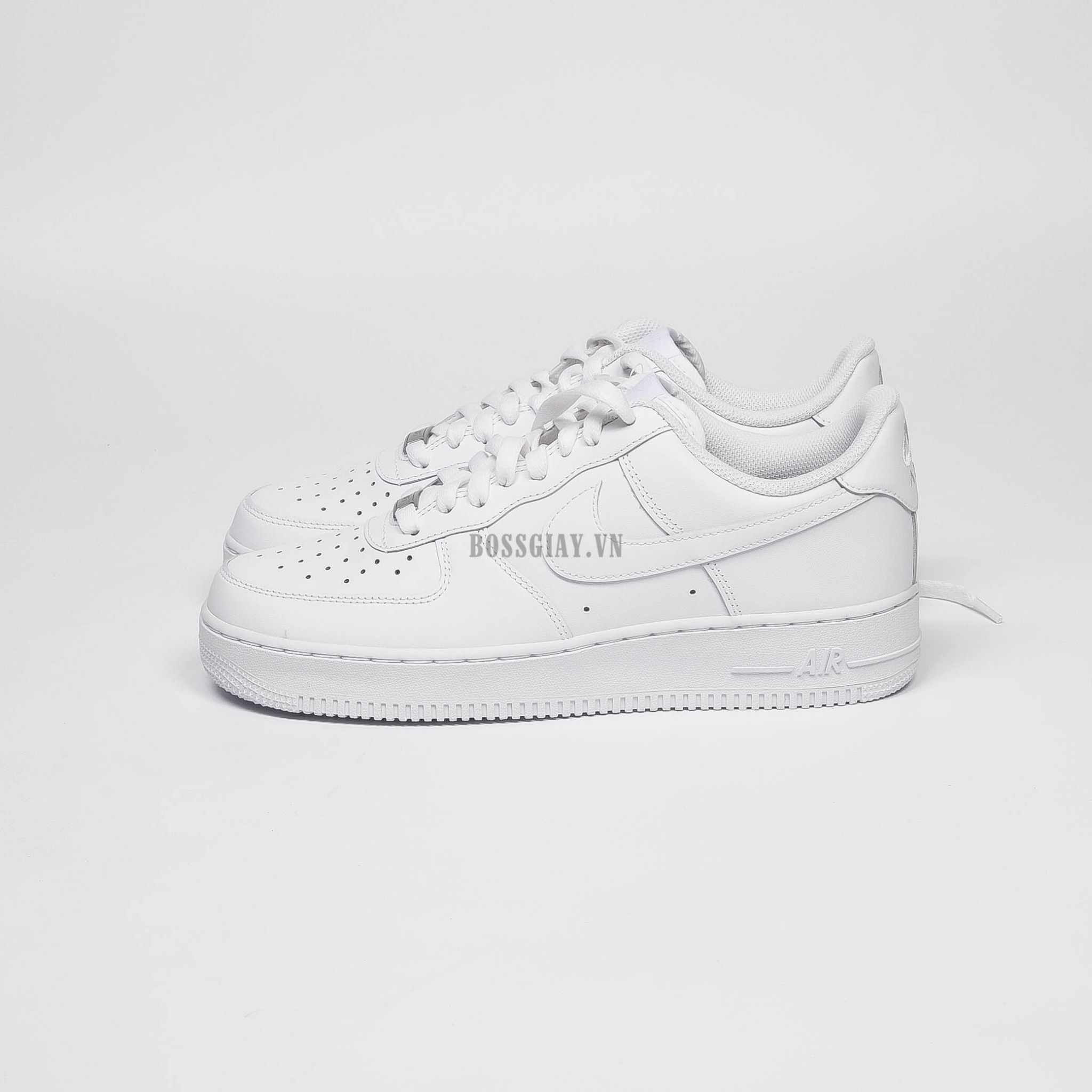  Nike Air Force 1 07 Triple White 