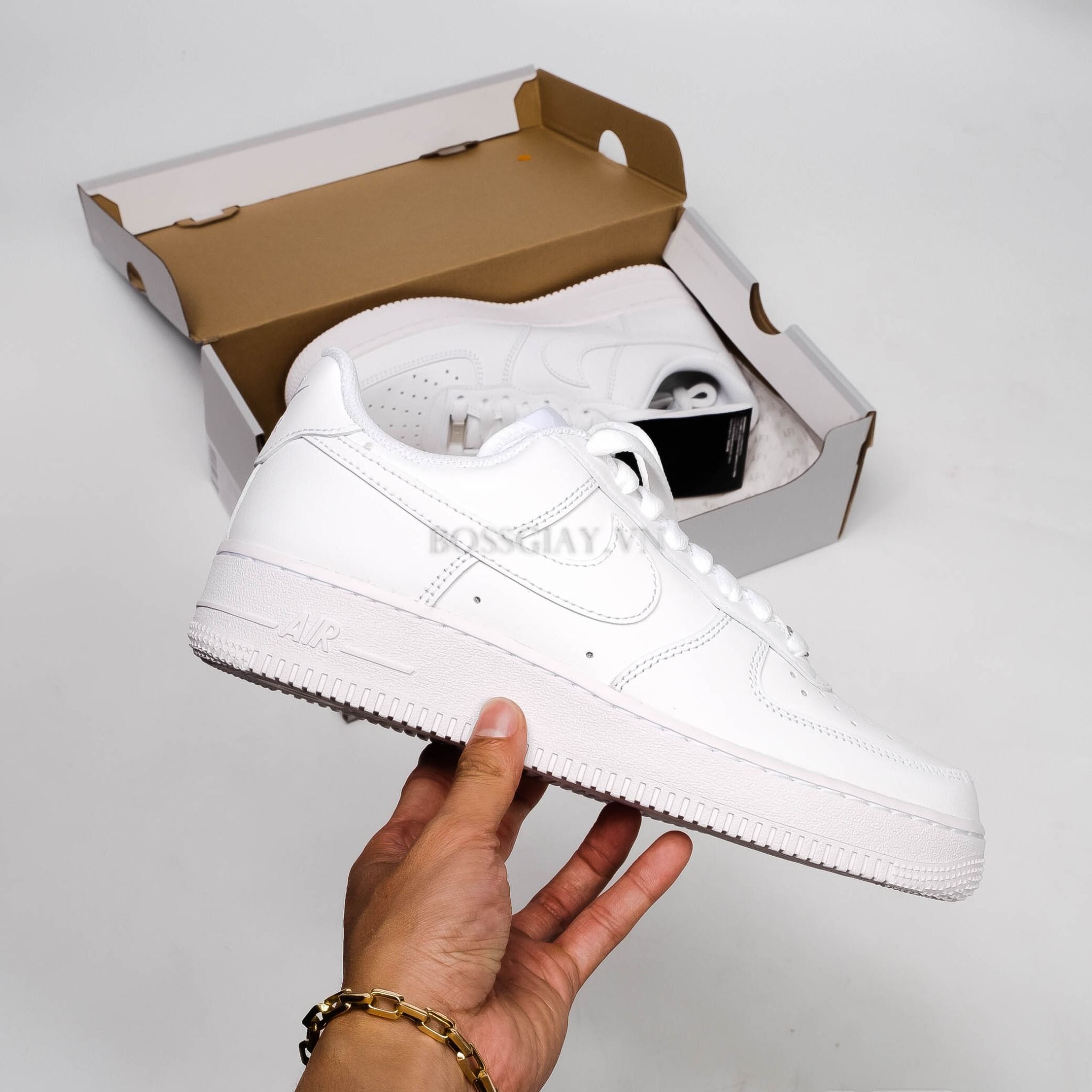  Nike Air Force 1 07 Triple White 