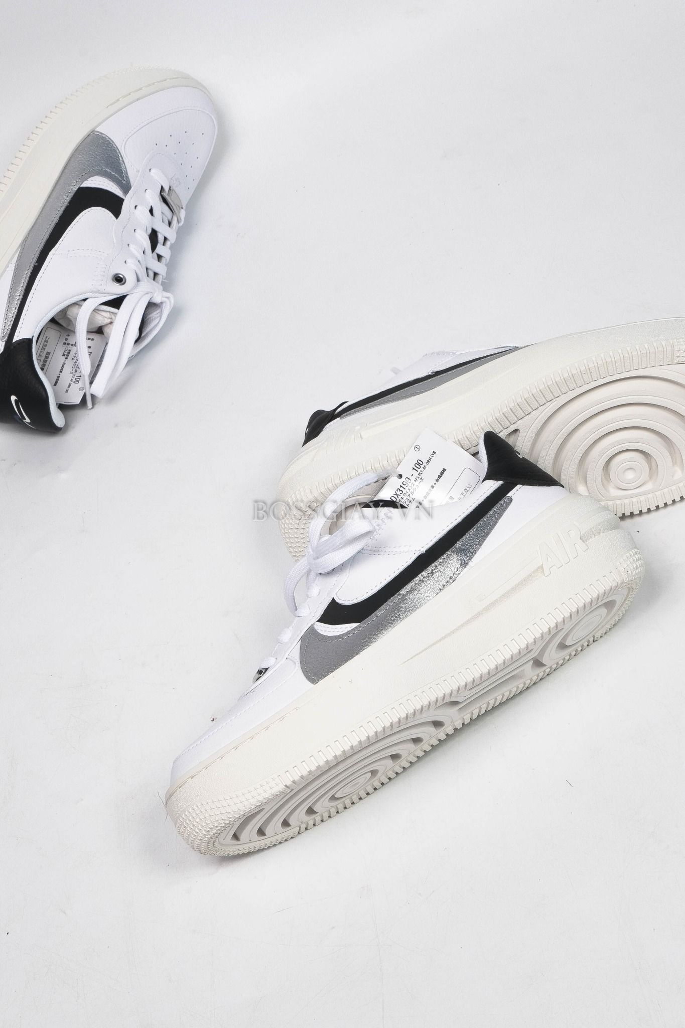 NIKE AIR FORCE 1 PLT.AF.ORM/ãã¤ã­ ã¨ã¢ ãã©ã¼ã¹ 1 PLT.AF.ORM WHITE BLACK METALLICSILVER DX3199-100 | ã¹ãã¼ã«ã¼ã©ã
