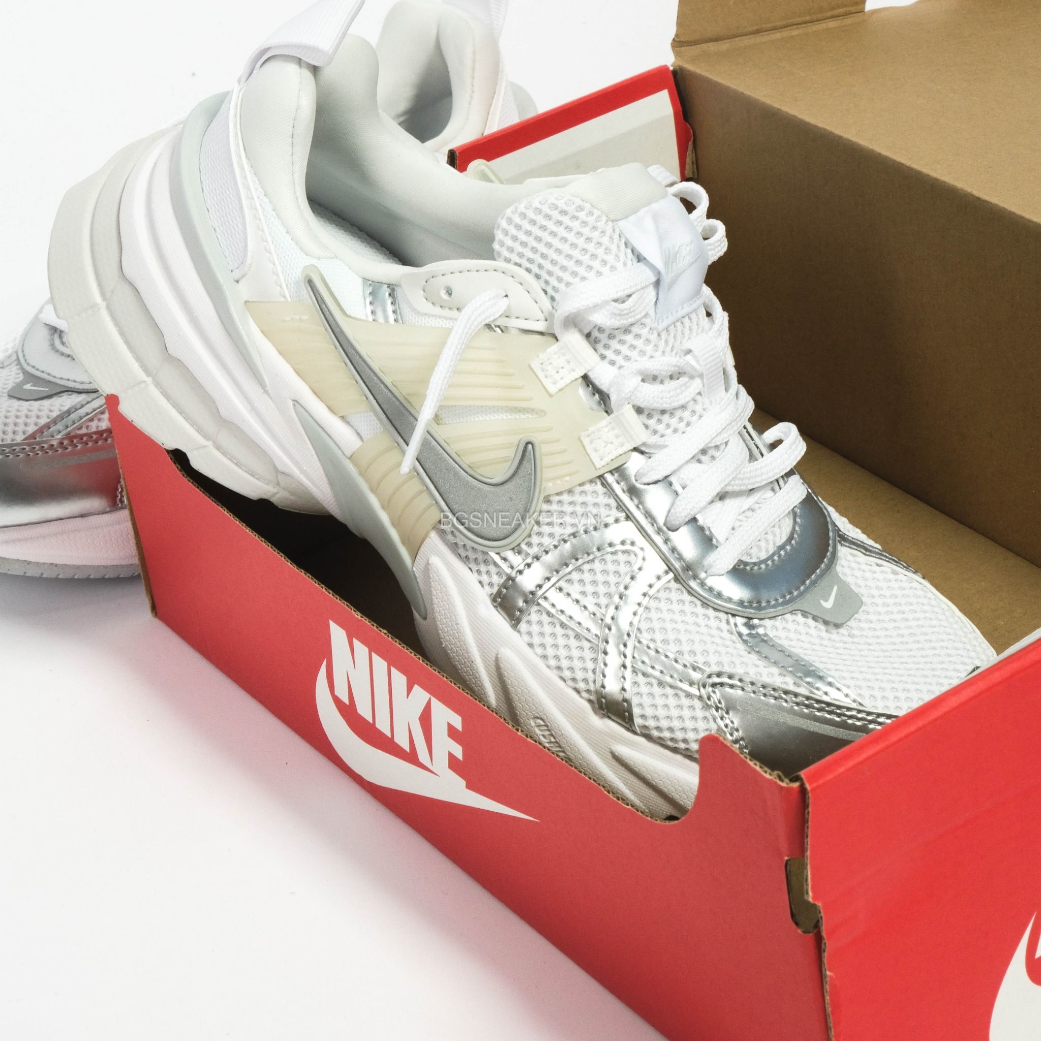  Giày Nike V2K Run ‘Metallic Silver White’ [ FD0736 104 ] 