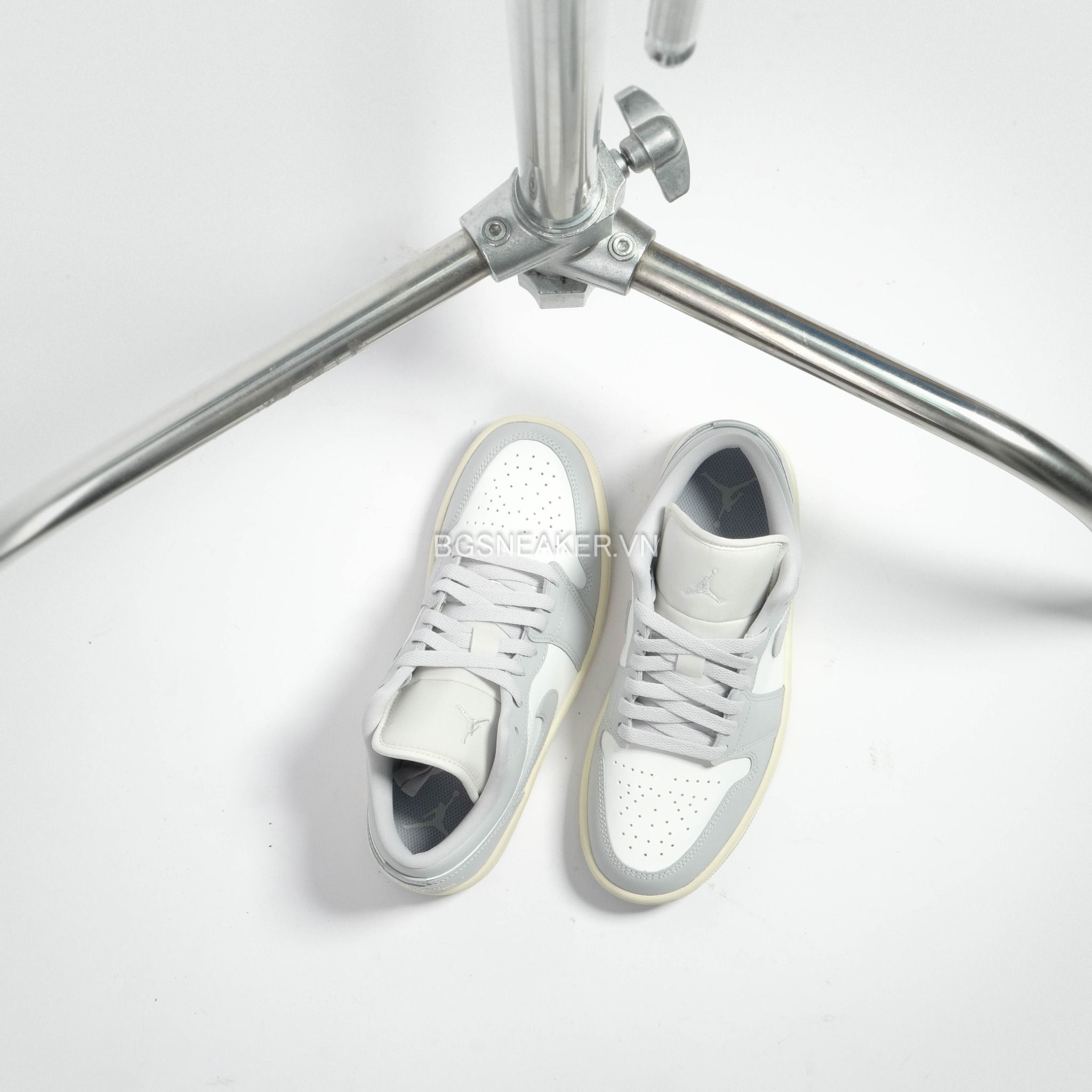  Giày Nike Air Jordan 1 Low Light Grey Sail DC0774-103 