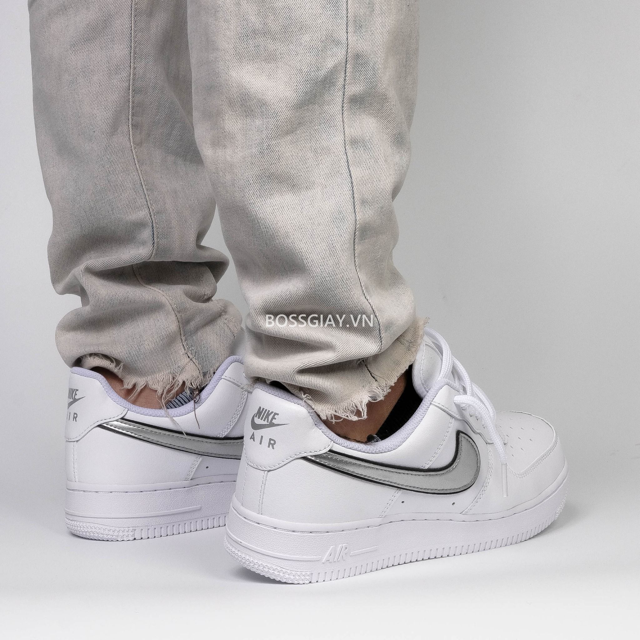  [ DD1523-100 ] Nike Air Force 1 07 Essential White Metallic Silver 