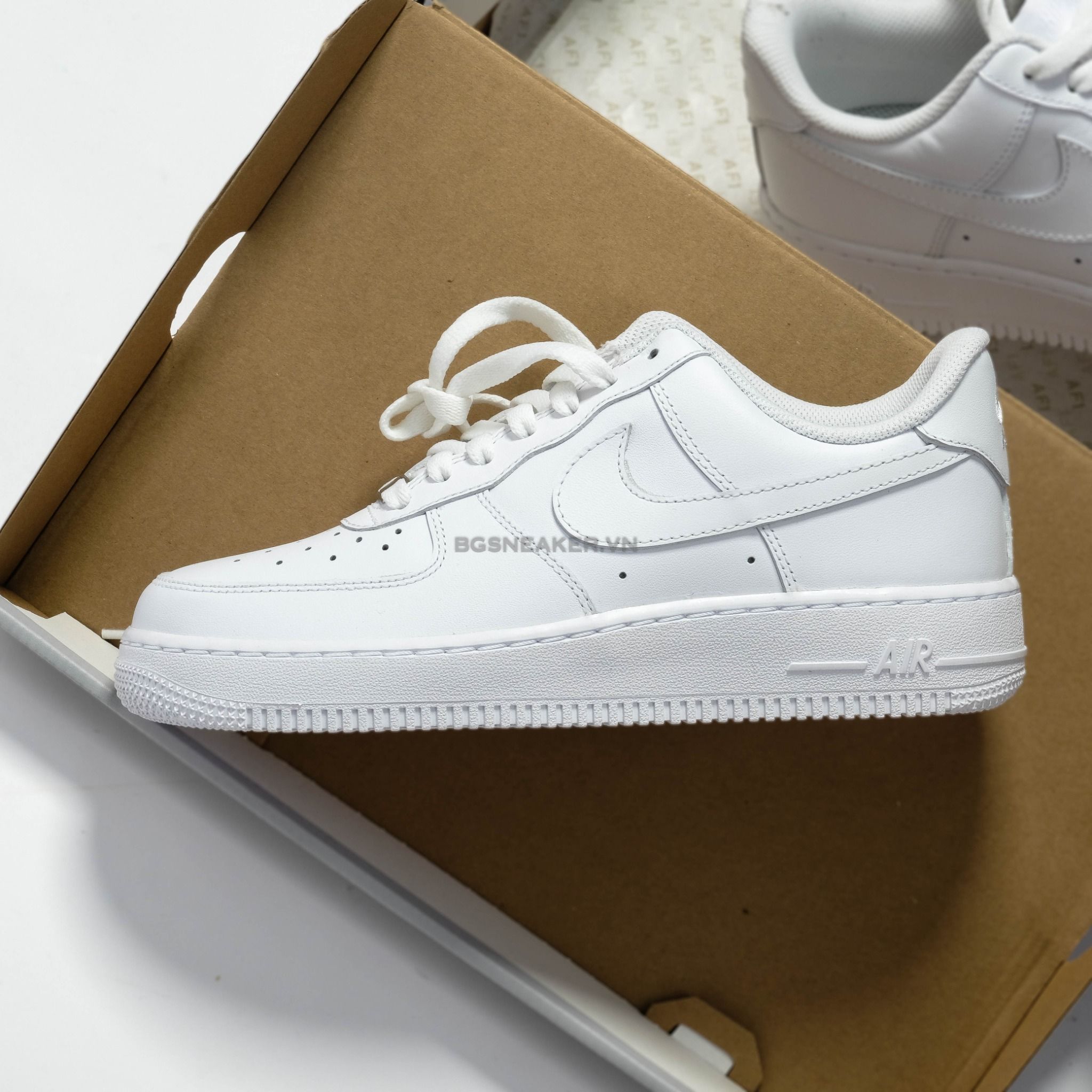  Giày Nike Air Force 1 07 Triple White CW2288-111 