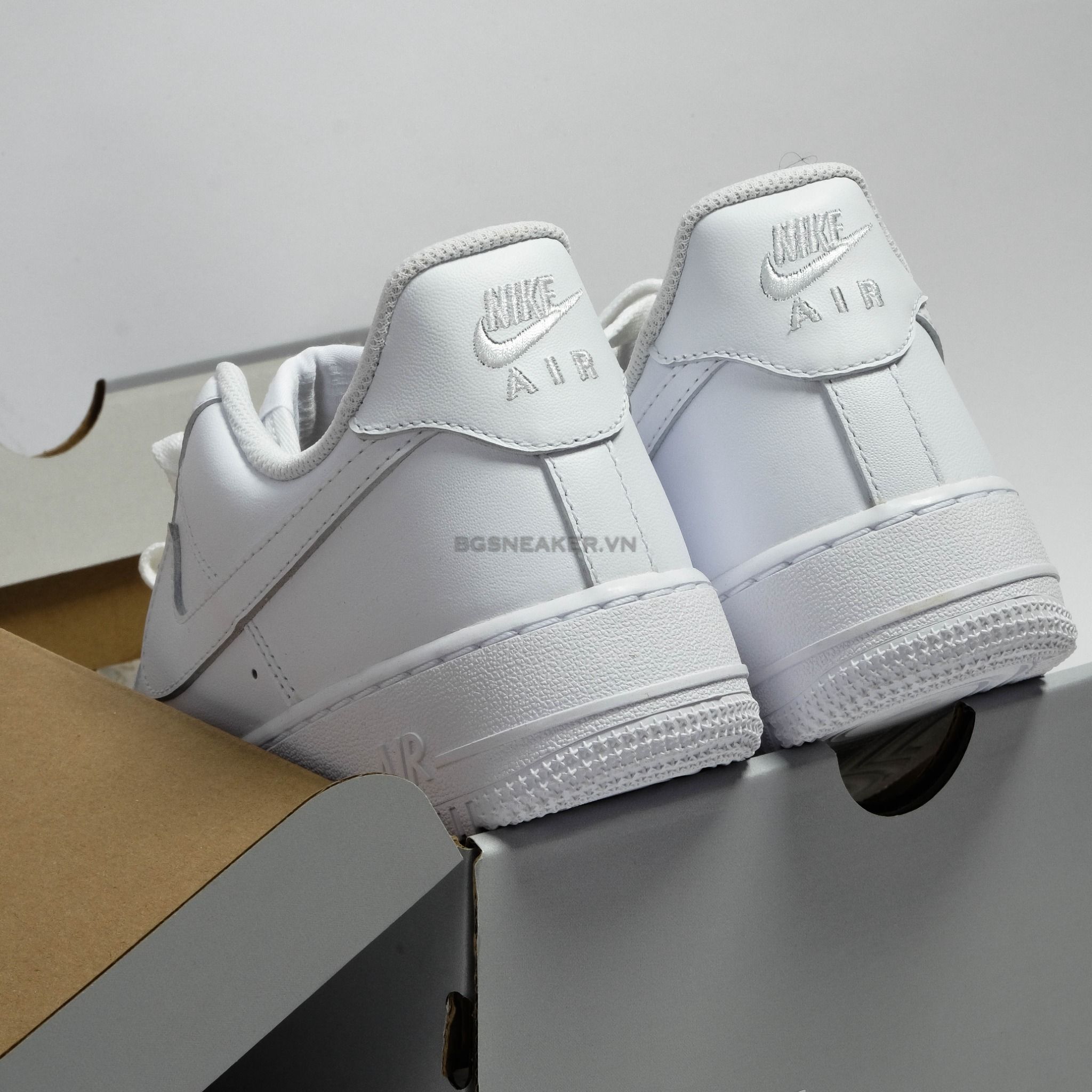  Giày Nike Air Force 1 07 Triple White CW2288-111 