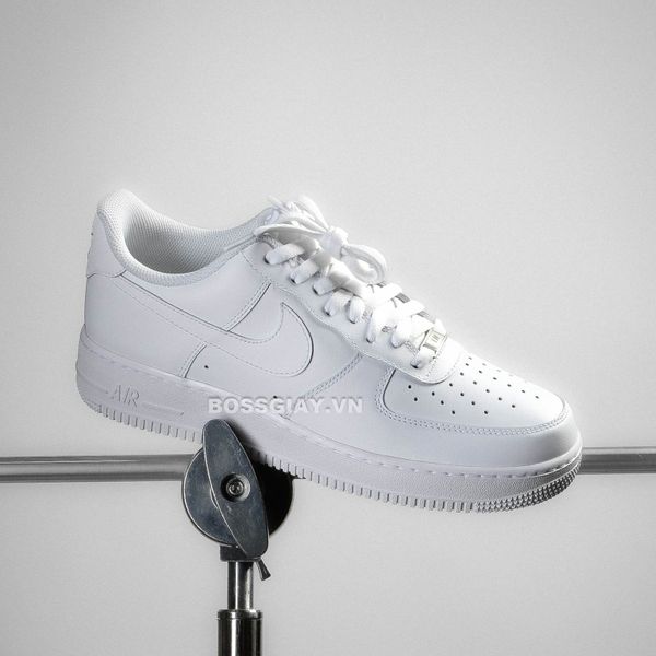  Nike Air Force 1 07 Triple White 