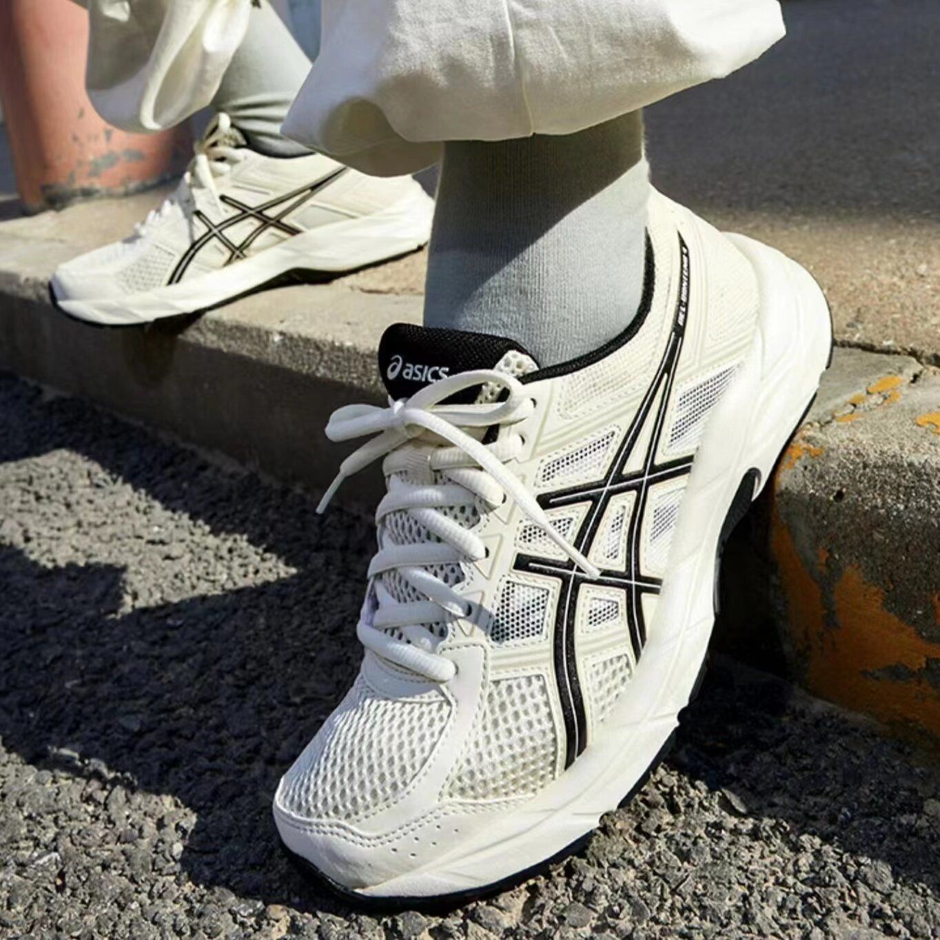  Giày Asics GEL Contend 4 Low Cream White Black T8D9Q - 112 
