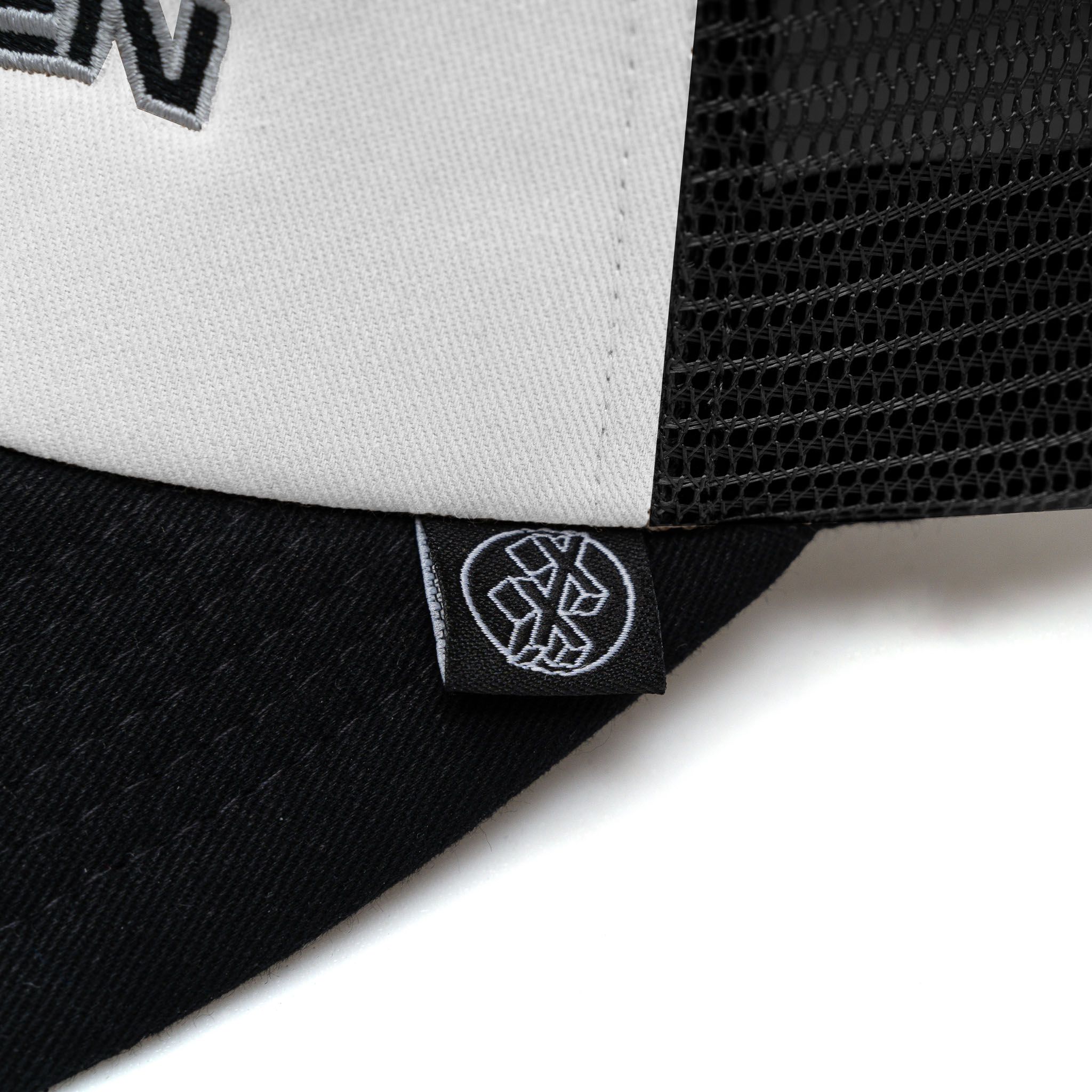  Nón Museum Trucker Hat - White 