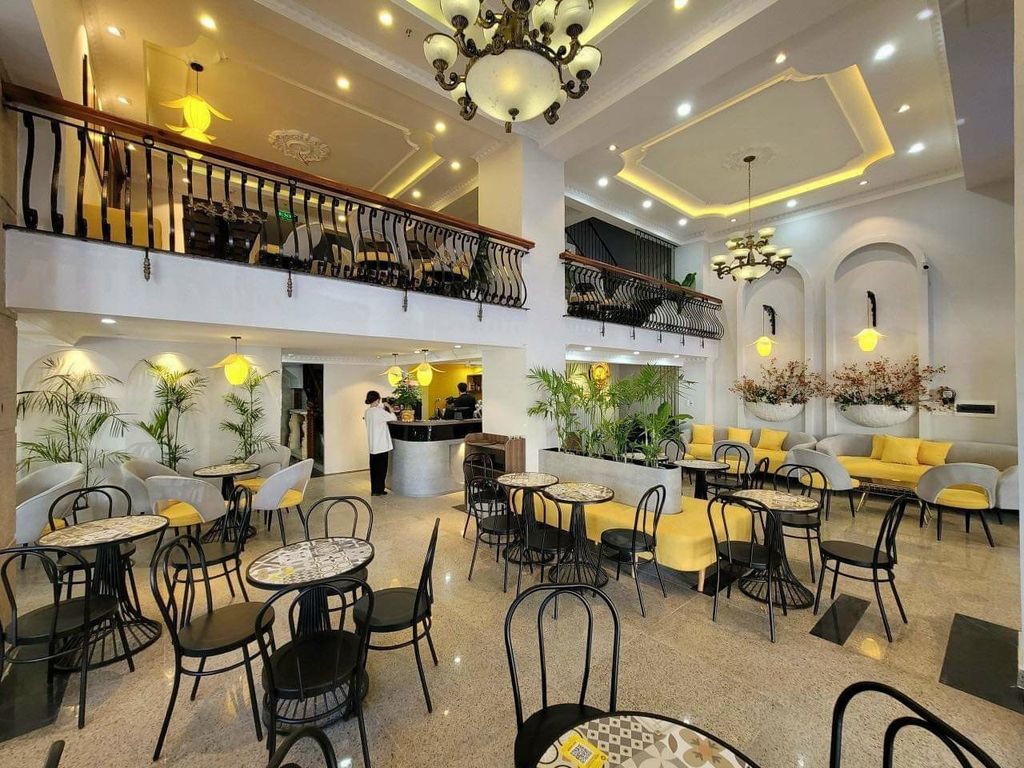  Bàn Tròn Chân Loa Kèn 