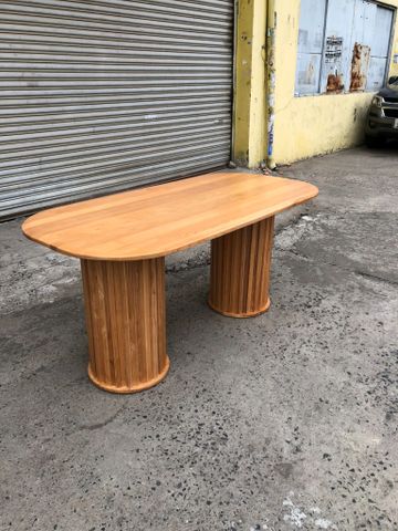  MIFA - Bàn Ăn Oval Chân Trụ Gỗ Ash 