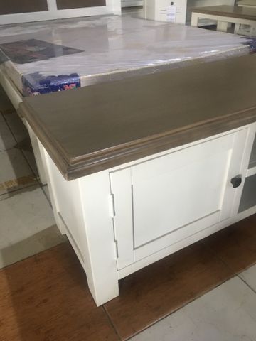  KỆ TIVI GỖ THÔNG MÀU TRẮNG KEM HANDLE 