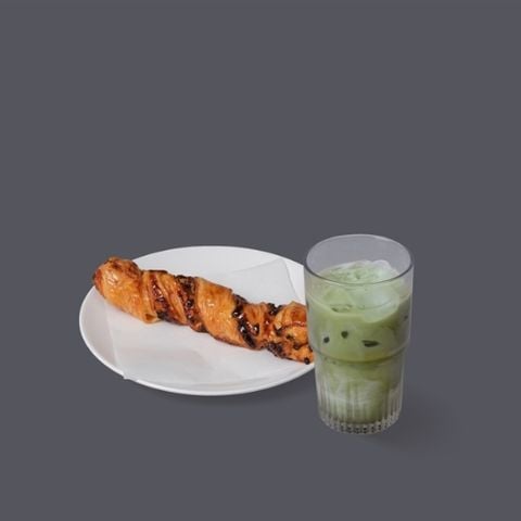  Matcha Latte & Cake 