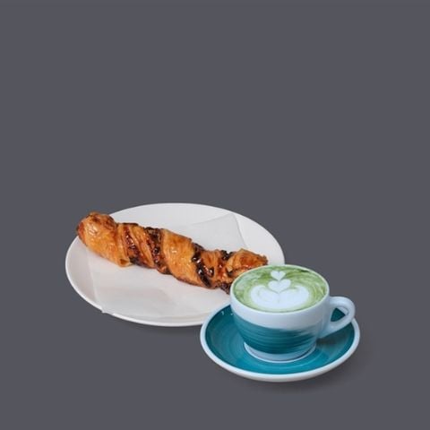  Matcha Latte & Cake 