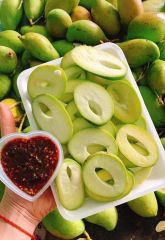 Xoài non gọt sẵn và mắm ruốc