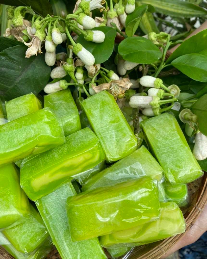 Bánh dẻo đậu xanh lá dứa bao nhiêu calo?
