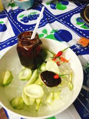 Xoài non gọt sẵn và mắm ruốc