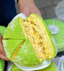 Bánh crepes ngàn lớp sầu riêng Phú Sỹ lá dứa