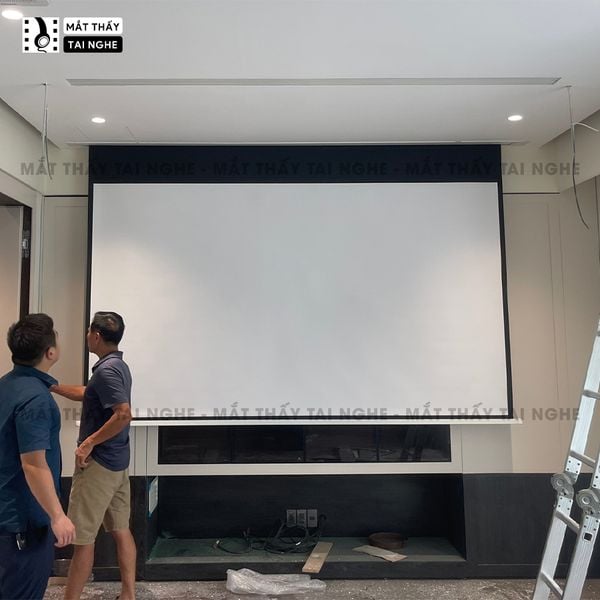 Màn chiếu điện âm trần tự động chất liệu PVC chất lượng cao, cho hình ảnh sắc nét, chuyên dụng cho mọi loại máy chiếu, hỗ trợ 9 kích thước