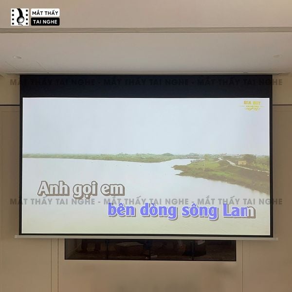 Màn chiếu điện âm trần tự động chất liệu PVC chất lượng cao, cho hình ảnh sắc nét, chuyên dụng cho mọi loại máy chiếu, hỗ trợ 9 kích thước